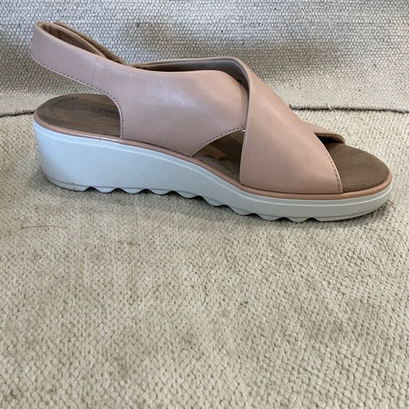 Clarks Women's size 6 1/2 dusty rose Blush Sandals with Velcro at ankle - Picture 13 of 16